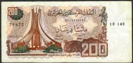 ALGERIA P135a 200 DINARS 1983 Signature 6   VF NO P.h. - Algerien