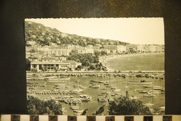 CP, 06, CANNES, Vue D'Ensemble Sur Le Port, Le Casino Et La Croisette, Depuis Le Suquet - Cannes