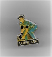 PINS BASEBALL  OUTFIELDER  / Base Dorée / 33NAT - Baseball