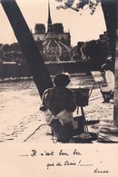 CPSM 10X15. PARIS Notre -Dame (& Sa Flèche) Peintres Peignant Sur Les Quais " Il N'est Bon Bec Que De Paris!.."(Villon) - Notre-Dame De Paris