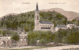 LOURDES - La Basilique Et Le Gave - - Lourdes