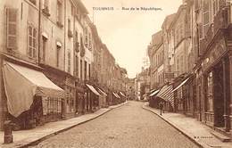 Tournus        71     Rue De La République. Commerces     (voir Scan) - Autres & Non Classés