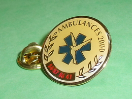 Pin's / Médical : Ambulances 2000   TB2CC - Geneeskunde