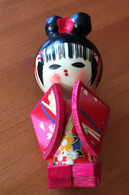 Japanese Geisha/Kimono In WOOD.  2 Photos - Personnages