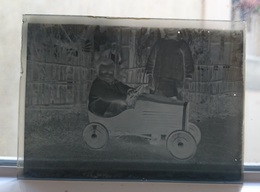 VOITURE ENFANT A PEDALES - PLAQUE DE VERRE PHOTO 8.5 X 6.5 CM - Glass Slides