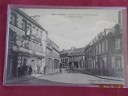 CPA - Loudéac - La Rue Cadelac Et La Rue Moncontour - L'Hôtel De France - Loudéac