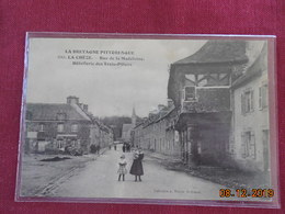 CPA - La Chèze - Rue De La Madeleine - Hôtellerie Des Trois-Piliers - La Chèze