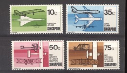 Hong Kong  :   Yv  310-13  * - Unused Stamps