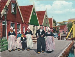 Cpm 15cm X 21 Cm. PAYS BAS . VOLENDAM  (Habitants En Costume Folklorique) - Volendam