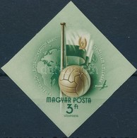 (*) 1954 A Kiadásra Nem Került Győzelmi Bélyeg Fázisnyomata A Zászló Piros Színe Nélkül, Enyvezetlen, Fogazatlan Bélyeg. - Otros & Sin Clasificación