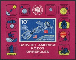 ** 1975 Szovjet-amerikai Közös űrrepülés Vágott Blokk (4.500) - Autres & Non Classés