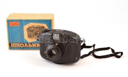 Shkolnik Szovjet 6x6-os Box Fényképezőgép, Eredeti Dobozában, Hiányzó Fényszigeteléssel / Vintage Russian 6x6 Box Camera - Fotoapparate