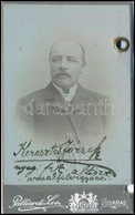 Cca 1900 Nyugalmazott Postaaltiszt, Vonalfelvigyázó Keményhátú Fotója, Lyukasztott, 10,5×6,5 Cm - Autres & Non Classés