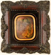 Cca 1850 Legyezős Hölgy Daguerrotípia. 7,5x10 Cm Üvegezett, Faragott Fa Asztali Keretben - Autres & Non Classés