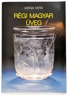 Varga Vera: Régi Magyar üveg. Bp., 1989. Képzőművészeti Kiadó. Kiadói Papírborítékban. - Unclassified