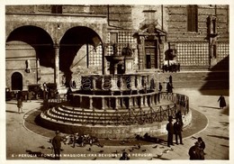 ** T1 Perugia, Fontana Maggiore (Fra Bevignate Da Perugia) / Fountain, Automobiles (15,2 Cm X 10,6 Cm) - Other & Unclassified