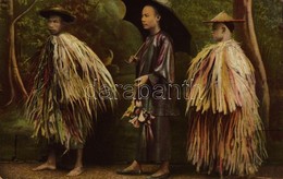 ** T2 Chinese Folklore, A Groupf Of Street Coolies In Straw Rain Coats. M. Sternberg No. 4. - Non Classés