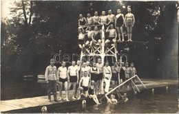 * T3 1931 Tata, Tóvárosi Uszoda, Iskola úszóvizsgája, Csoportkép Az Ugrótoronynál, Katonák / Hungarian Swimming Exam. Ph - Sin Clasificación