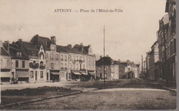 ATTIGNY - PLACE DE  HOTEL DE VILLE - Attigny