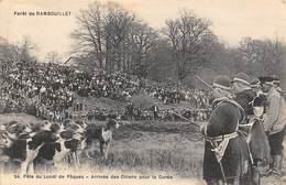 Rambouillet        78          Chasse A Courre  Le Lundi De Pâques. Arrivée Des Chiens Pour La Curée     (voir Scan) - Rambouillet