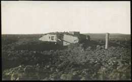 GEPANZERTE KRAFTFAHRZEUGE / PANZER : DEUTSCHES REICH 1917 (ca.) S/w.-Foto-Ak.: Britischer Tank "Mark I" (abgeschossen) V - Other (Earth)