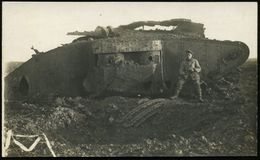 GEPANZERTE KRAFTFAHRZEUGE / PANZER : DEUTSCHES REICH 1917 (ca.) S/w.-Foto-Ak.: Britischer Tank "Mark I" (abgeschossen) M - Sonstige (Land)