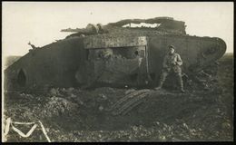 GEPANZERTE KRAFTFAHRZEUGE / PANZER : DEUTSCHES REICH 1917 (ca.) S/w.-Foto-Ak.: Britischer Tank "Mark I" (abgeschossen) M - Altri (Terra)