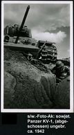 GEPANZERTE KRAFTFAHRZEUGE / PANZER : DEUTSCHES REICH 1941 S/w.-Foto-Ak: Abgeschossener Sowjet. Panzer KW I (vor Deutsche - Other (Earth)