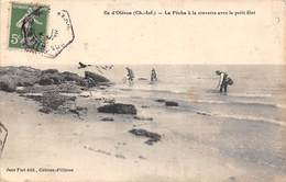 Ile D'Oléron. Le Château D'Oléron        17      Pêche A La Crevette Avec Le Petit Filet       (voir Scan) - Ile D'Oléron