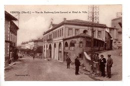 31 - VERFEIL . VUE DU FAUBOURG (CÔTÉ LAVAUR) ET L'HÔTEL DE VILLE - Réf. N°23905 - - Verfeil