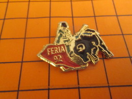 1318a PINS PIN'S / Beau Et Rare : Thème SPORTS / FERIA 92 TAUREAU VACHE TORERO - Feria - Corrida