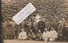 METZ - Des Militaires Qui Posent (  Carte Photo ) - Metz