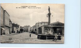 63 - Vic Le COMTE - Place Du Jeu De Paume - Vic Le Comte
