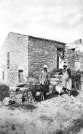 Ile D'Oléron.    St Pierre  D'Oléron    17    La Menounière. Femme Avec Chèvre      (voir Scan) - Ile D'Oléron