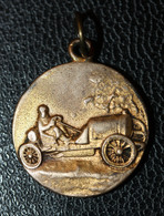 Pendentif Médaille Religieuse Métal Doré "Saint Christophe / Voiture Ancienne" Religious Medal - Religion &  Esoterik