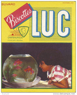 Buvard Biscottes LUC, Enfant Et Aquarium De Poissons Rouges, Scan Coupé Mais Buvard Complet - Biscottes