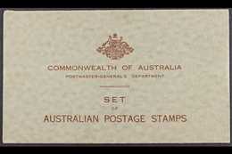 1934 COMMONWEALTH OF AUSTRALIA PRESENTATION PACK A Greyish Folder Inscribed "Commonwealth Of Australia / Postmaster-Gene - Autres & Non Classés