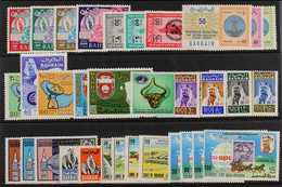 1966-1974 COLLECTION OF MINT SETS An All Different Collection Of Complete Sets On A Stock Card, Includes 1966 Show Set,  - Bahreïn (...-1965)