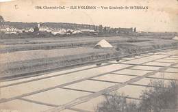 Ile D'Oléron.  St Trojan Les Bains    17     Vue Générale Et Marais Salants        (voir Scan) - Ile D'Oléron