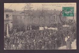 CPA Aube 10 Manifestation Des Vignerons Champenois Circulé Troyes - Troyes