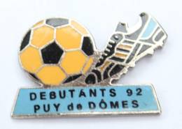 Pin's DEBUTANTS DU PUY DE DÔMES - Ballon De Foot Et Chaussure - Beraudy - I879 - Football