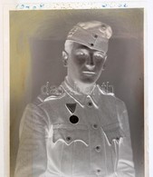 Cca 1947 Kiskunfélegyháza, Katonák A Marika-fotó Műteremben (kitüntetések, Bajtársak, Egyenruhák, Kézi Fegyverek, Család - Autres & Non Classés