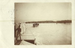 T2/T3 1906 Osztrák-magyar Katonák érkezése Uszályon / Austro-Hungarian K.u.K. Military, Soldiers Arriving In A Barge Boa - Ohne Zuordnung