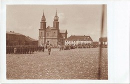 ** T1/T2 Osztrák-magyar Katonák Gyülekezője Slomnikiben / WWI Austro-Hungarian K.u.K. Military, Soldiers Rally At The Ma - Ohne Zuordnung