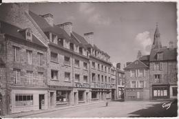1125... Domfront - Rue Maréchal Foch - Place Saint-Julien - France (61) - Domfront