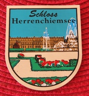 ÉCUSSON AUTOCOLLANT Schloss HERRENCHIEMSEE  TBE ** 2 SCANS - Souvenirs