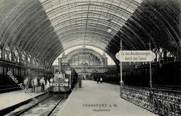 FRANKFURT/Main - Inneres Des Hauptbahnhofes Mit Lokomotive I - Treinen