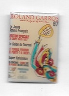 Pin's  Sport  TENNIS, Magazine  ROLAND  GARROS  97  Verso  F F T - Tennis