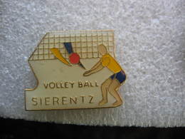 Pin's Du Club De Volley Ball De La Ville De SIERENTZ (Dépt 68) - Volleyball