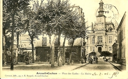 94 ARCUEIL CACHAN  LA PLACE OMBRAGEE DES ECOLES ET LA MAIRIE - Arcueil